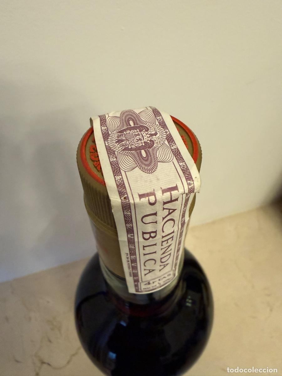 Botellas antiguas: Botella de Carlos III - Foto 4