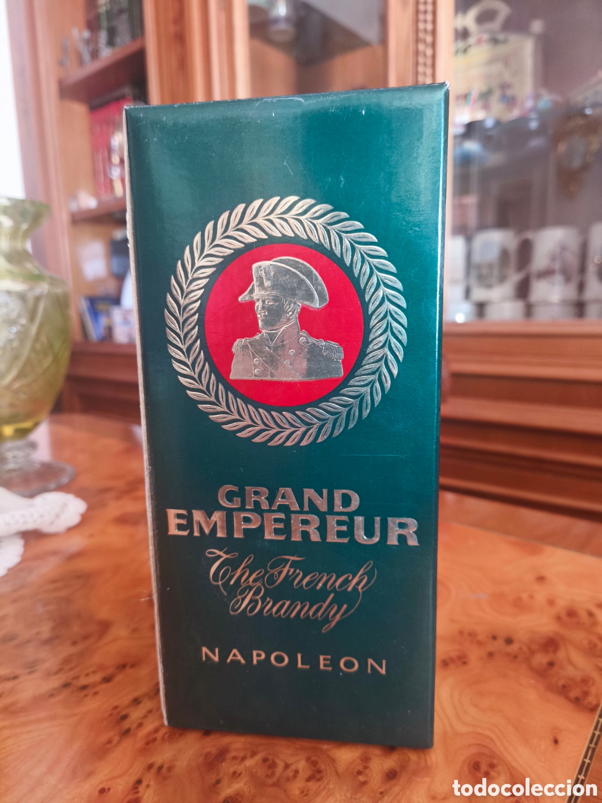 Botellas antiguas: Brandy &rdquo;Grand Empereur Napole&oacute;n&rdquo;.