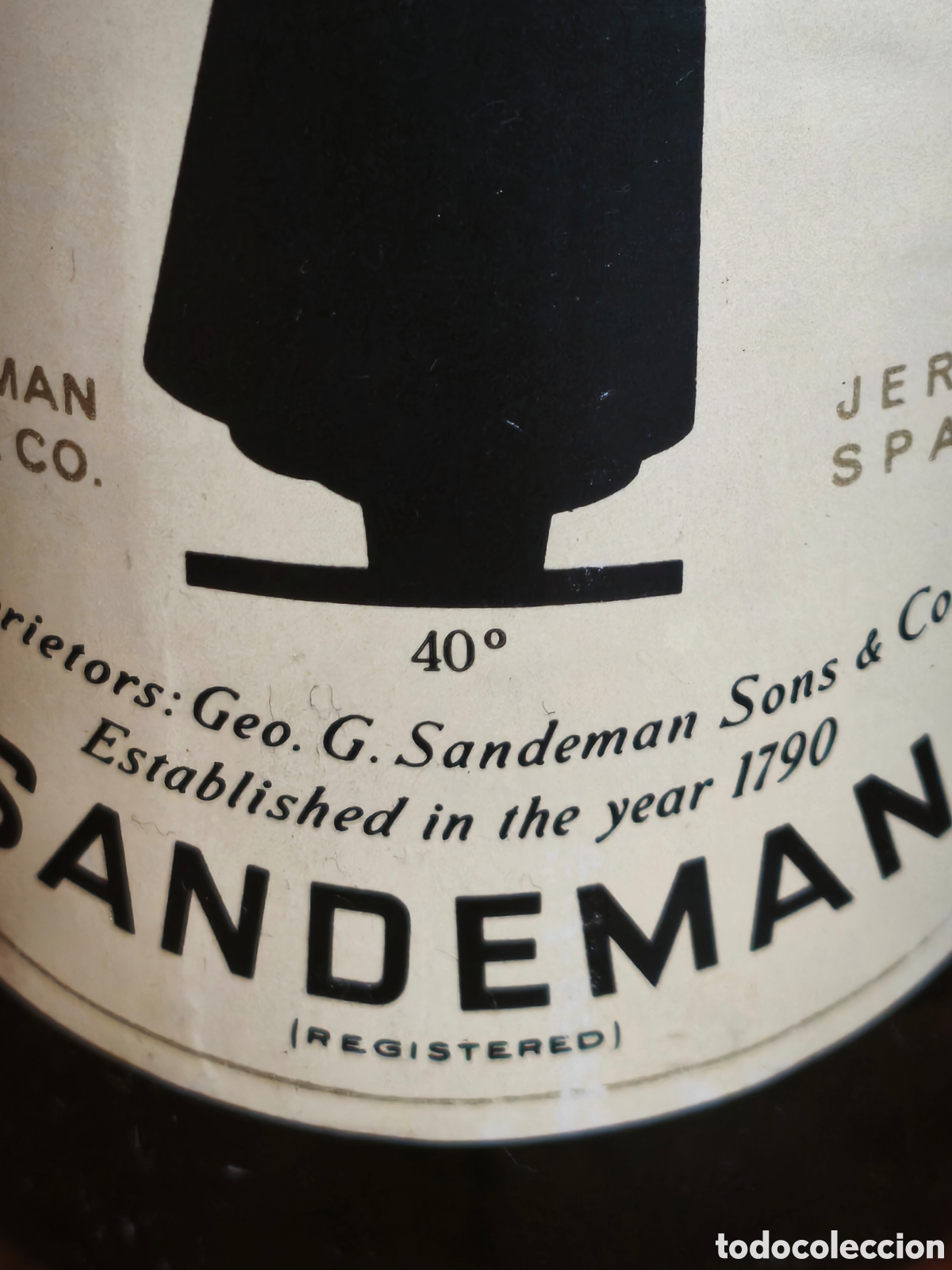 Botellas antiguas: Brandy el hombre de la capa negra. - Foto 2