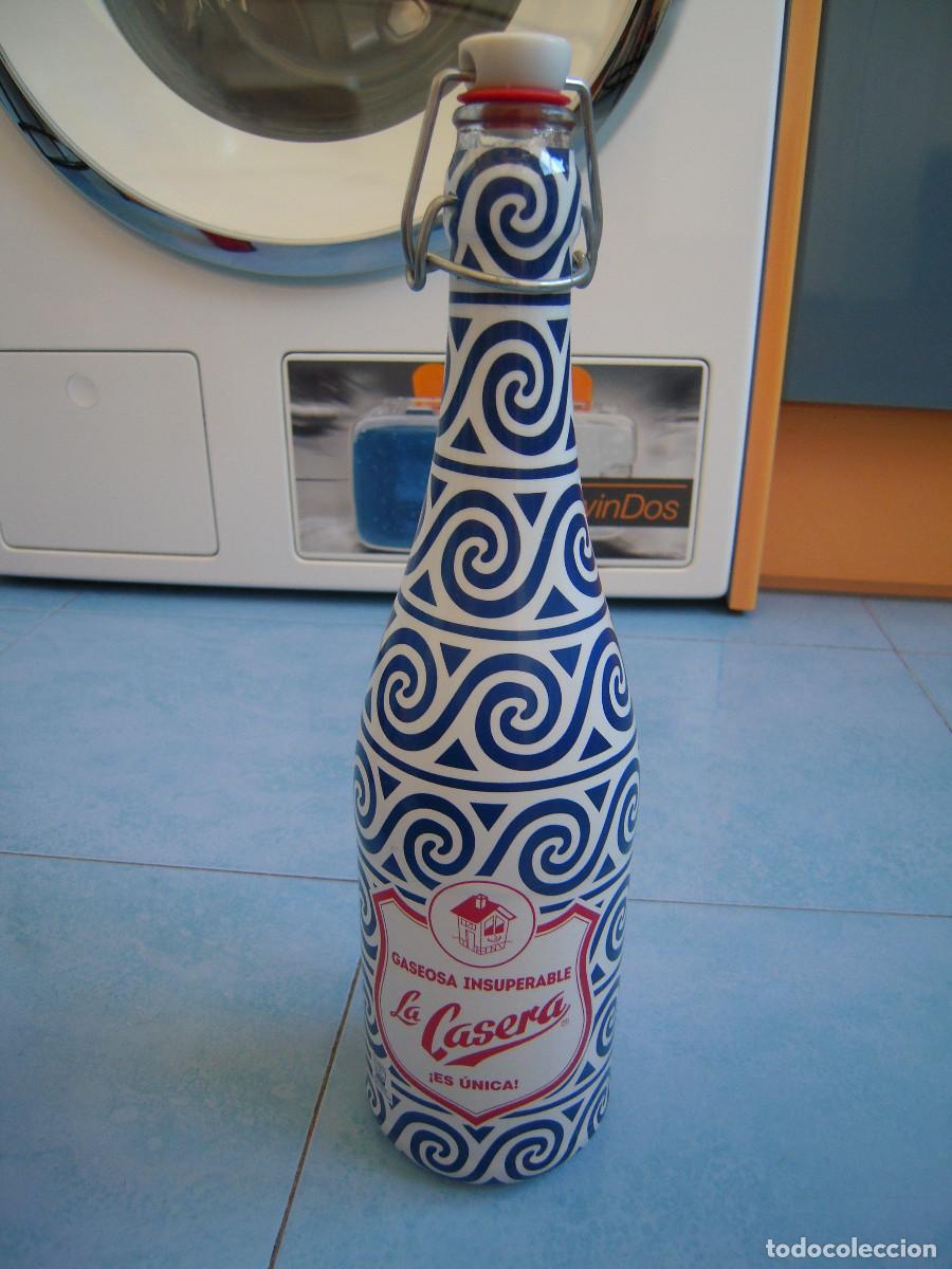 Botellas antiguas: Botella vac&iacute;a Edici&oacute;n Limitada La Casera - Foto 1
