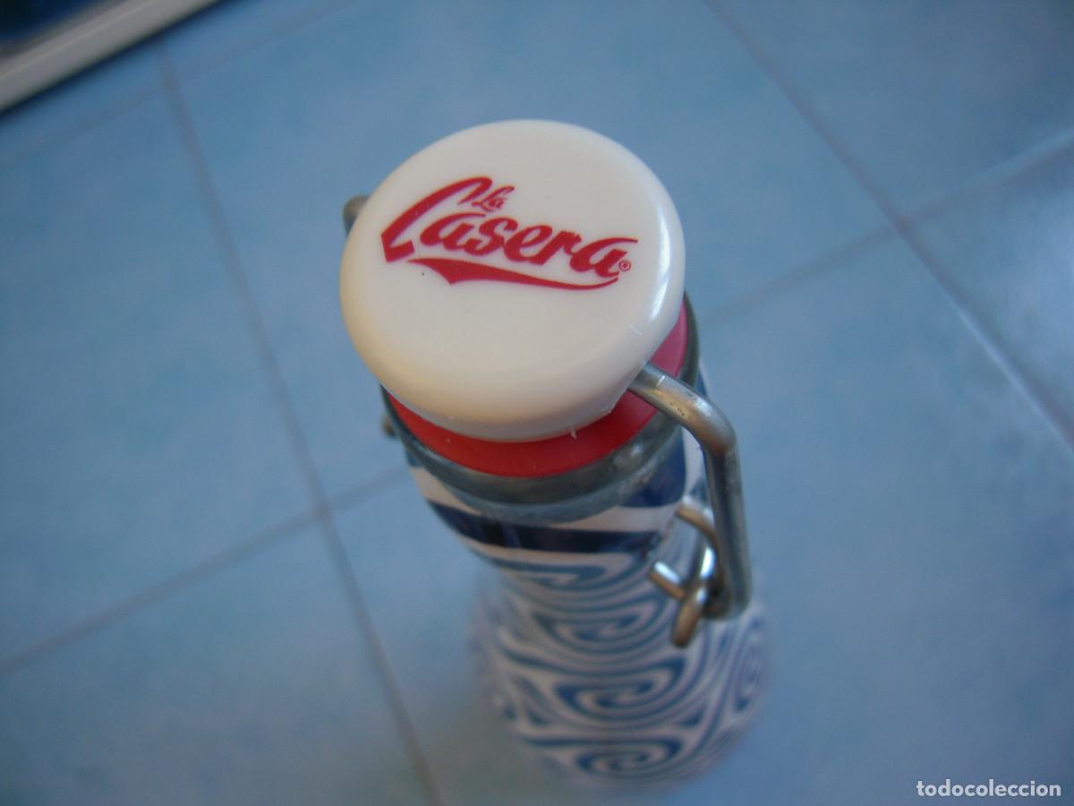 Botellas antiguas: Botella vac&iacute;a Edici&oacute;n Limitada La Casera - Foto 5
