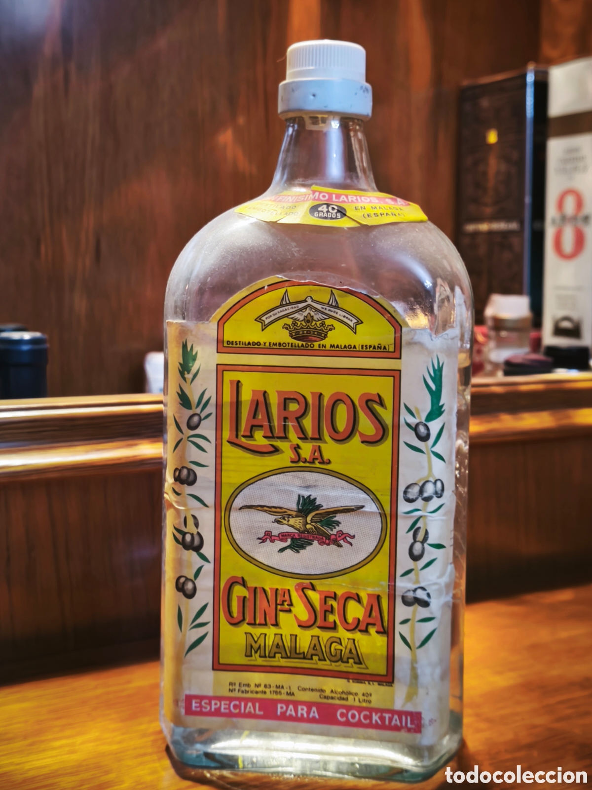 Botellas antiguas: Larios gin seca botella vintage