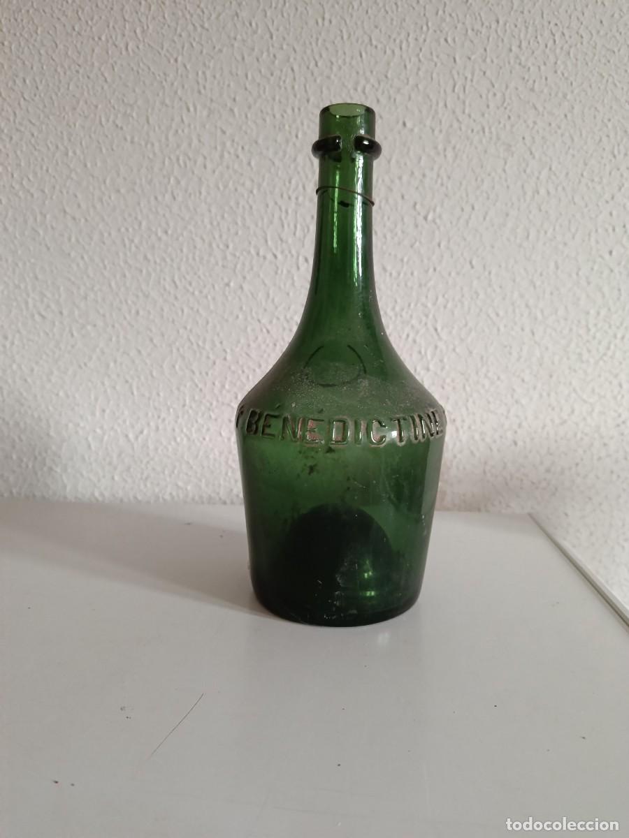 Antique bottles: antigua benedictine de cristal con sello