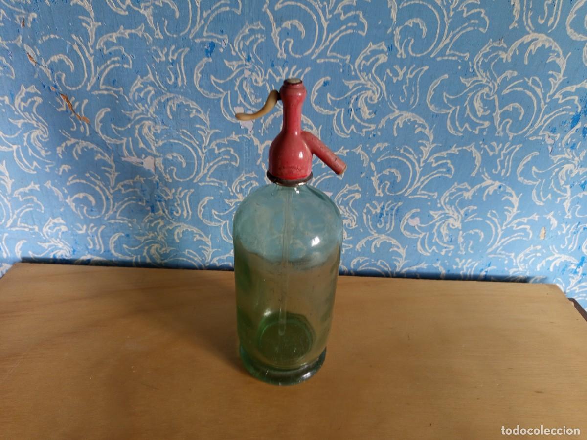 Botellas antiguas: Botella de sif&oacute;n. Capuch&oacute;n de pl&aacute;stico. Vintage. - Foto 8
