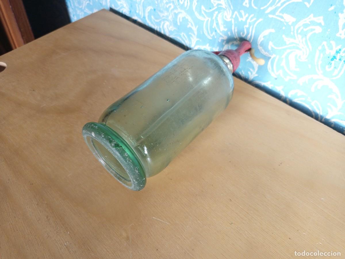 Botellas antiguas: Botella de sif&oacute;n. Capuch&oacute;n de pl&aacute;stico. Vintage. - Foto 13