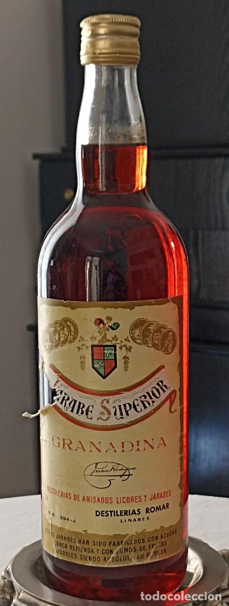 Botellas antiguas: Antigua botella de Granadina Jarabe Superior - Destiler&iacute;as Romar (Linares) - Precintada (OB43)