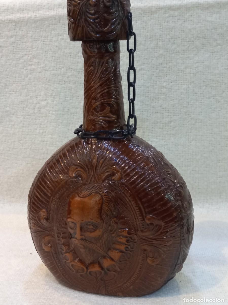 Botellas antiguas: BOTELLA LICORERA-PIEL &uml;QUIJOTE Y SANCHO&uml; (27cm)