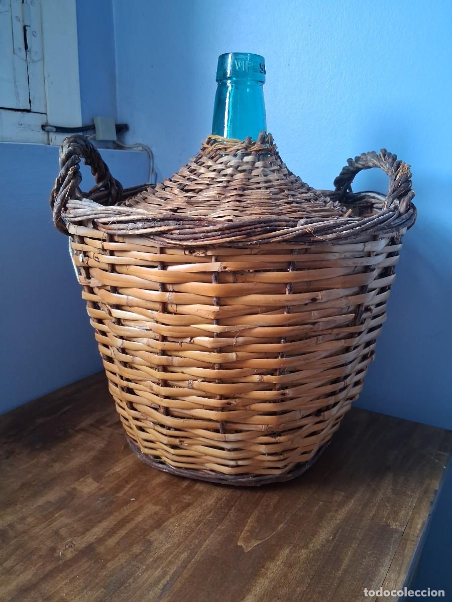 Botellas antiguas: Damajuana botella garrafa de cristal viresa arroba forrada de ca&ntilde;a y mimbre bodega vino almazara