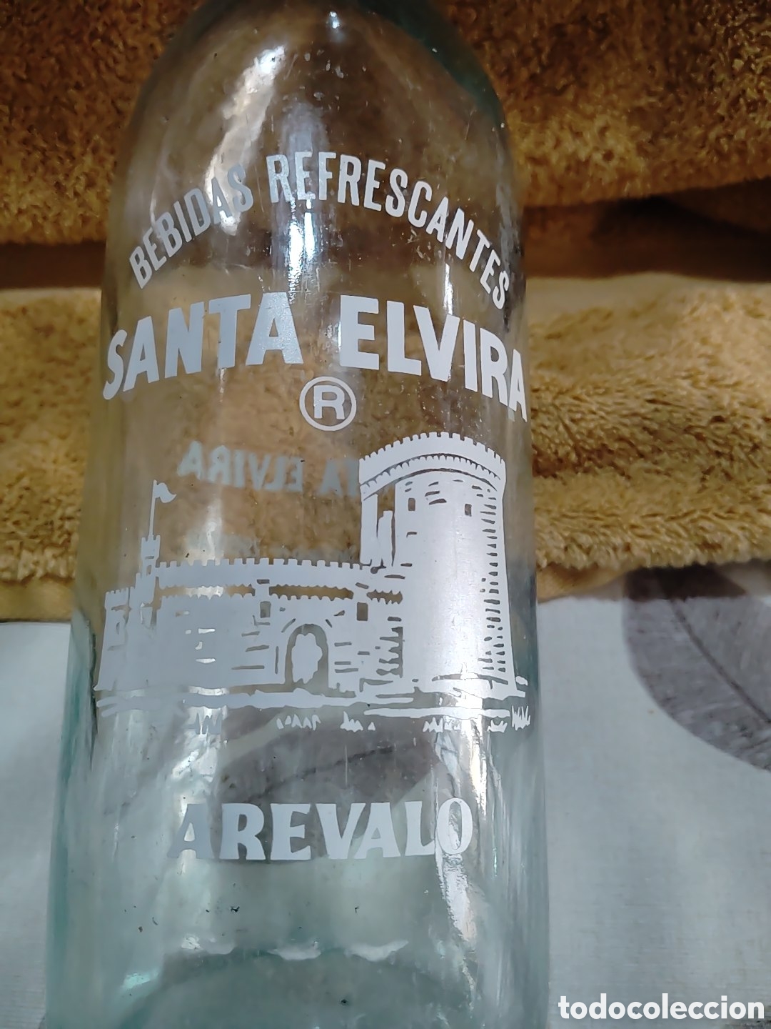 Botellas antiguas: Bebidas refrescantes Santa Elvira. Ar&eacute;valo. Reg. Sanitario 2969/AV