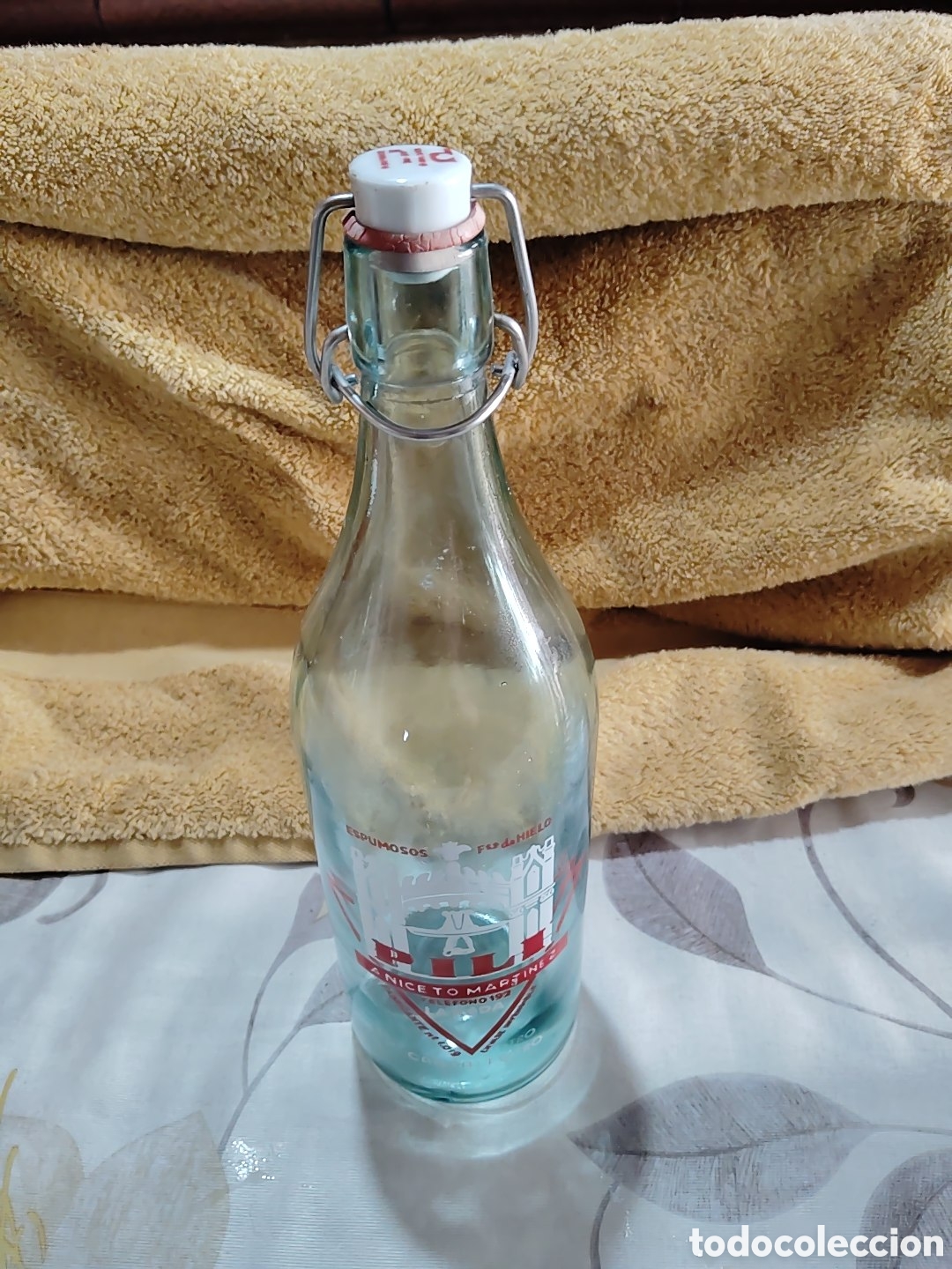 Botellas antiguas: Espumosos Pili. Fabrica de hielo. Aniceto Mart&iacute;nez. La Roda.