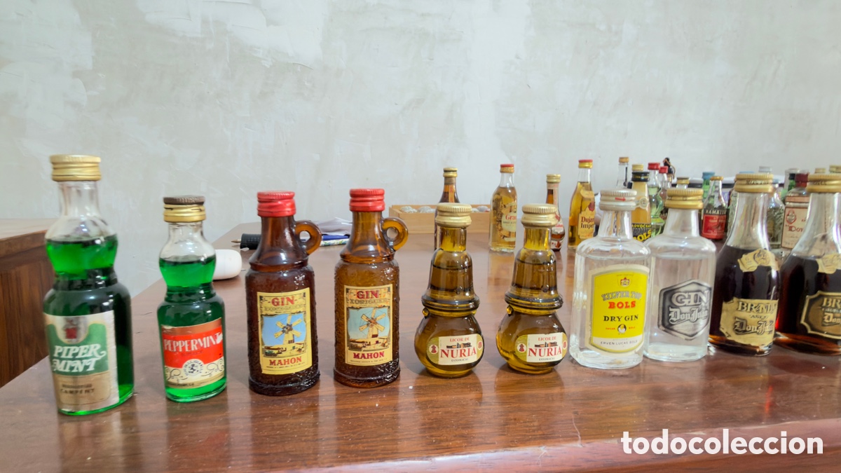 Botellas antiguas: Colecci&oacute;n botellines vintage - Foto 1