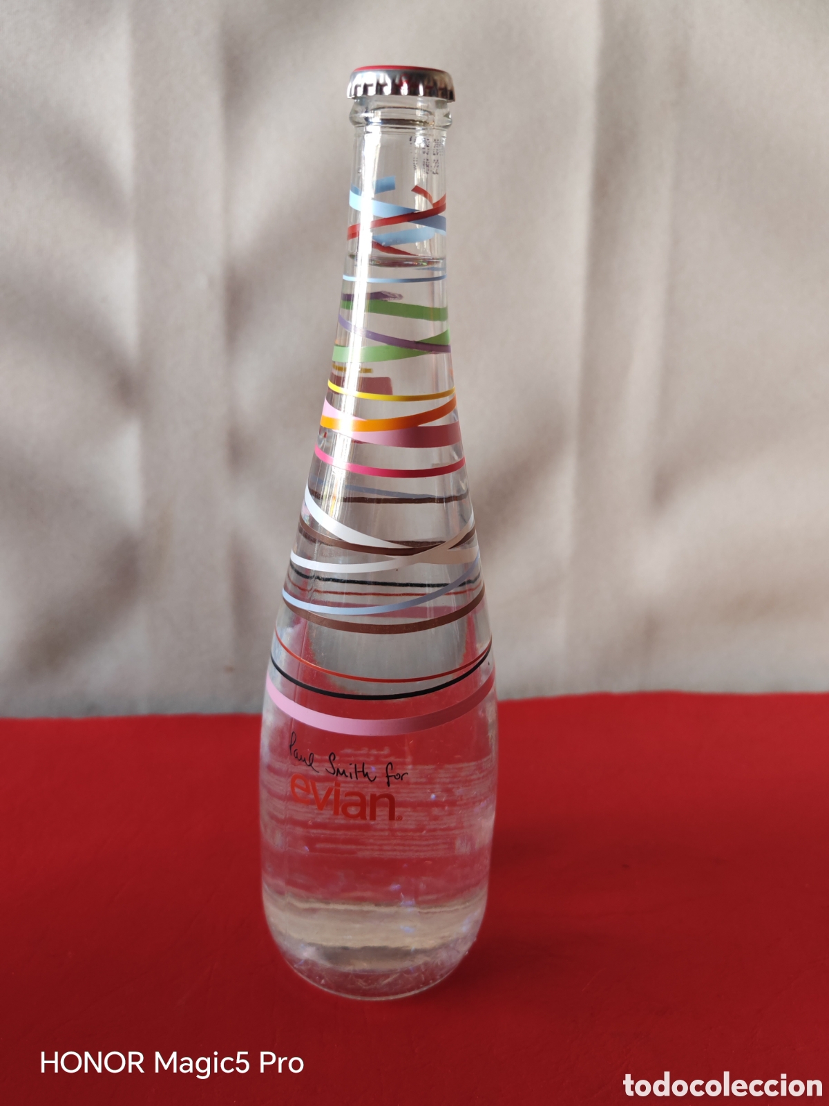 Botellas antiguas: Botella de agua EVIAN, est&aacute; llena sin destapar, edici&oacute;n limitada