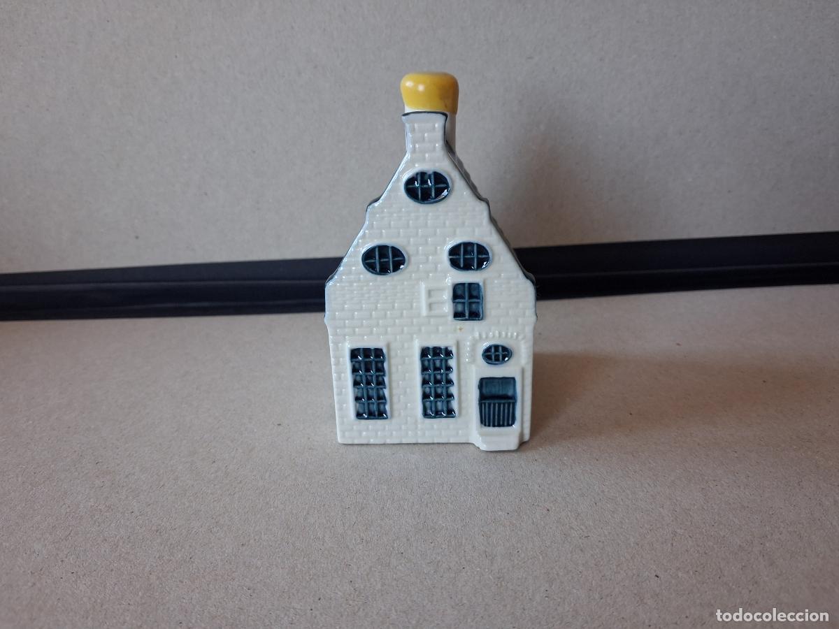 Botellas antiguas: Casita botella en cer&aacute;mica de Delft