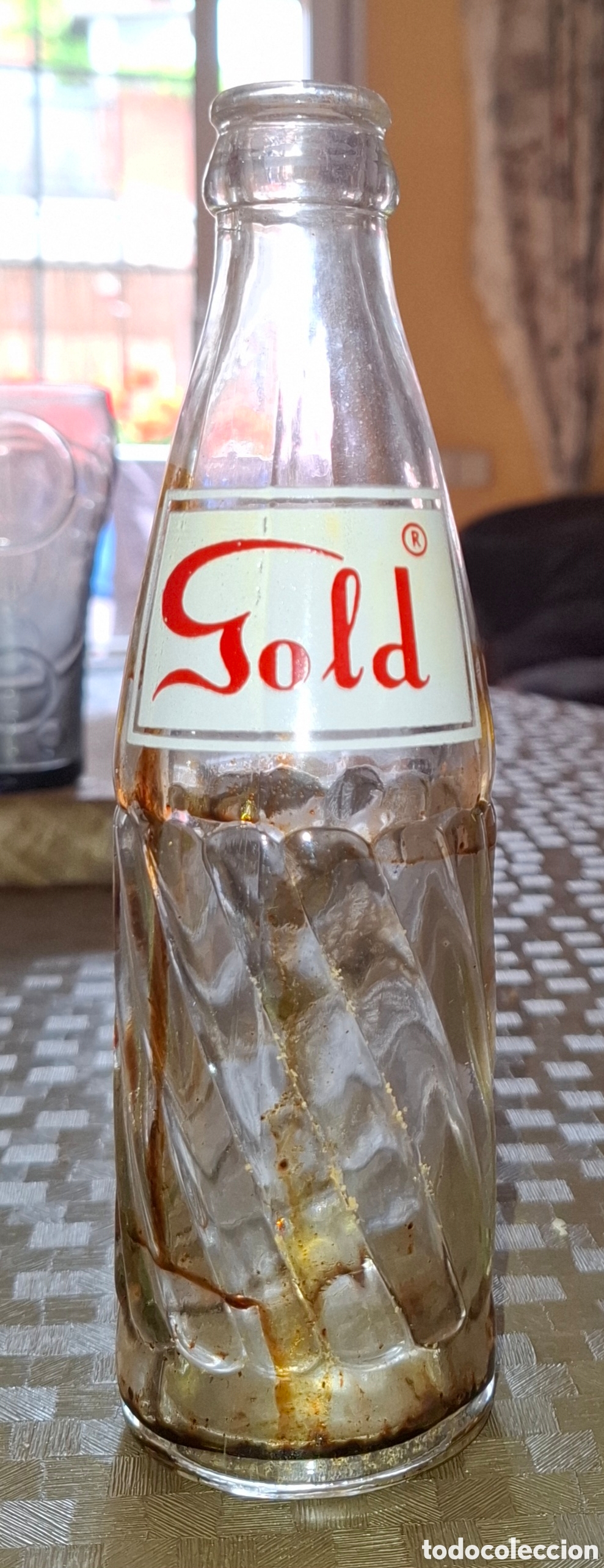 Botellas antiguas: Botella vacia de refresco Gold