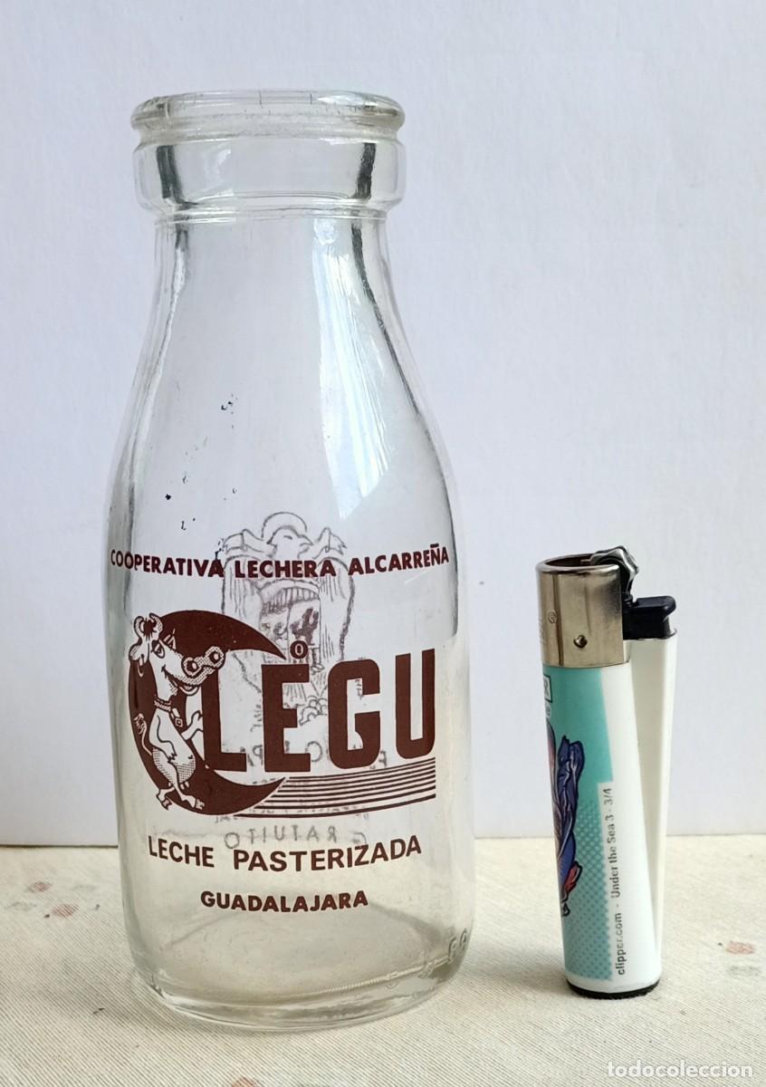 Botellas antiguas: BOTELLA ANTIGUA.MUY RARA.LECHE LEGU.COOPERATIVA LECHERA ALCARRE&Ntilde;A.PASTEURIZADA.GUADALAJARA.A&Ntilde;OS 80.