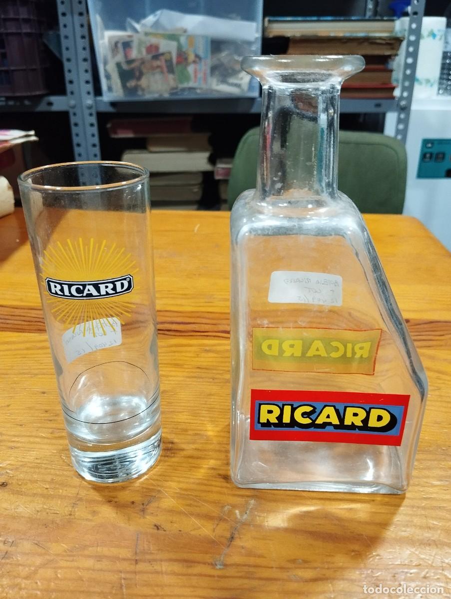 Botellas antiguas: BOTELLA DE CRISTAL VAC&Iacute;A ANTIGUA RICARD Y VASO.