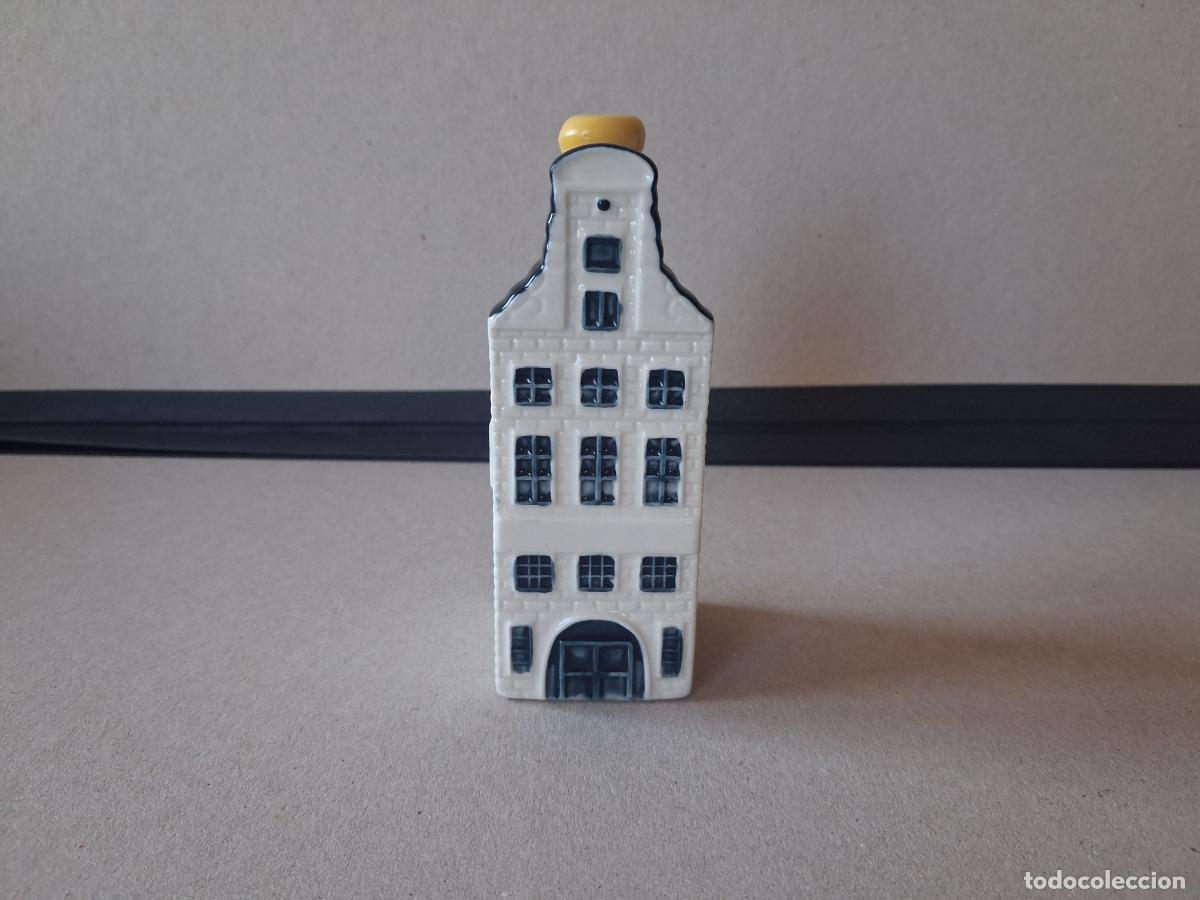 Botellas antiguas: Casita botella en cer&aacute;mica de Delft