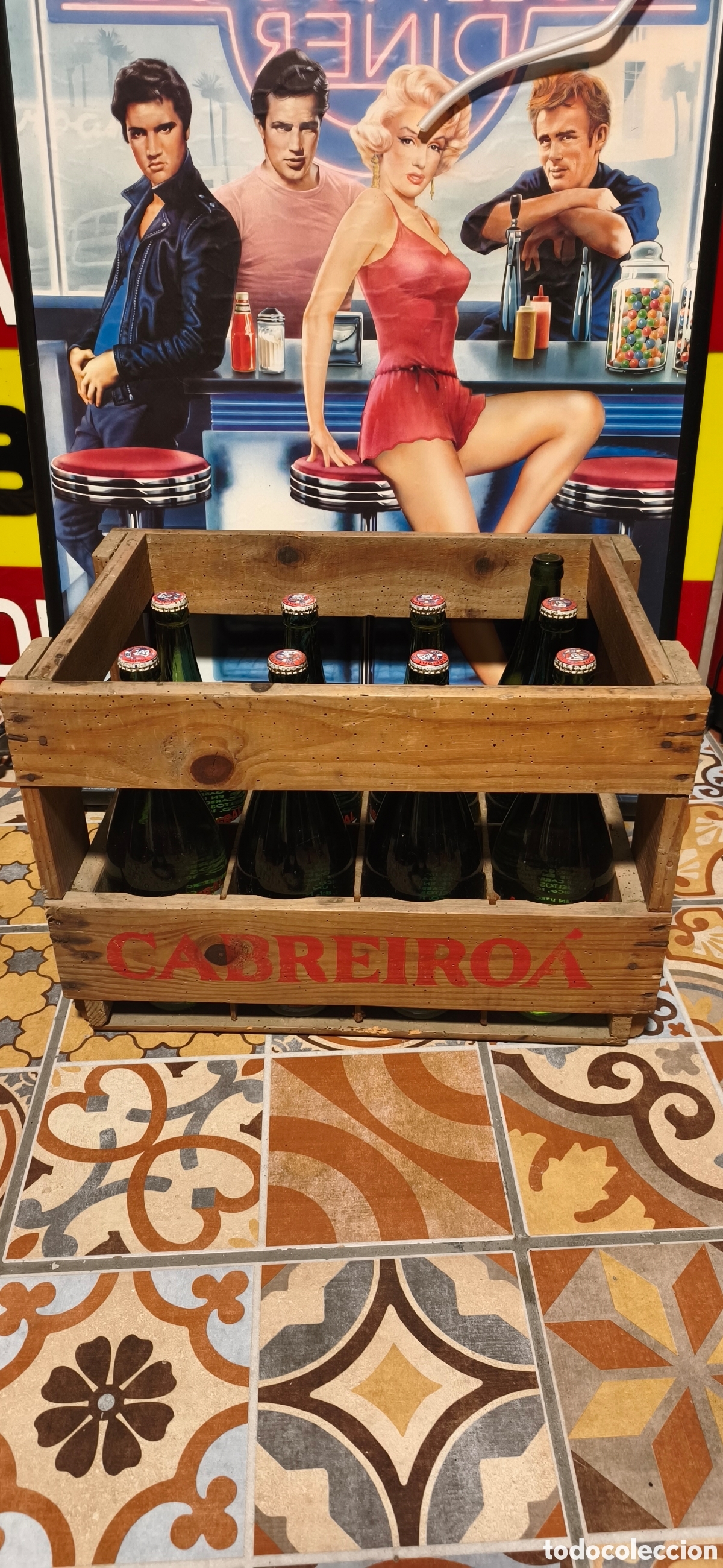 Botellas antiguas: Antigua Caja madera cabreiroa