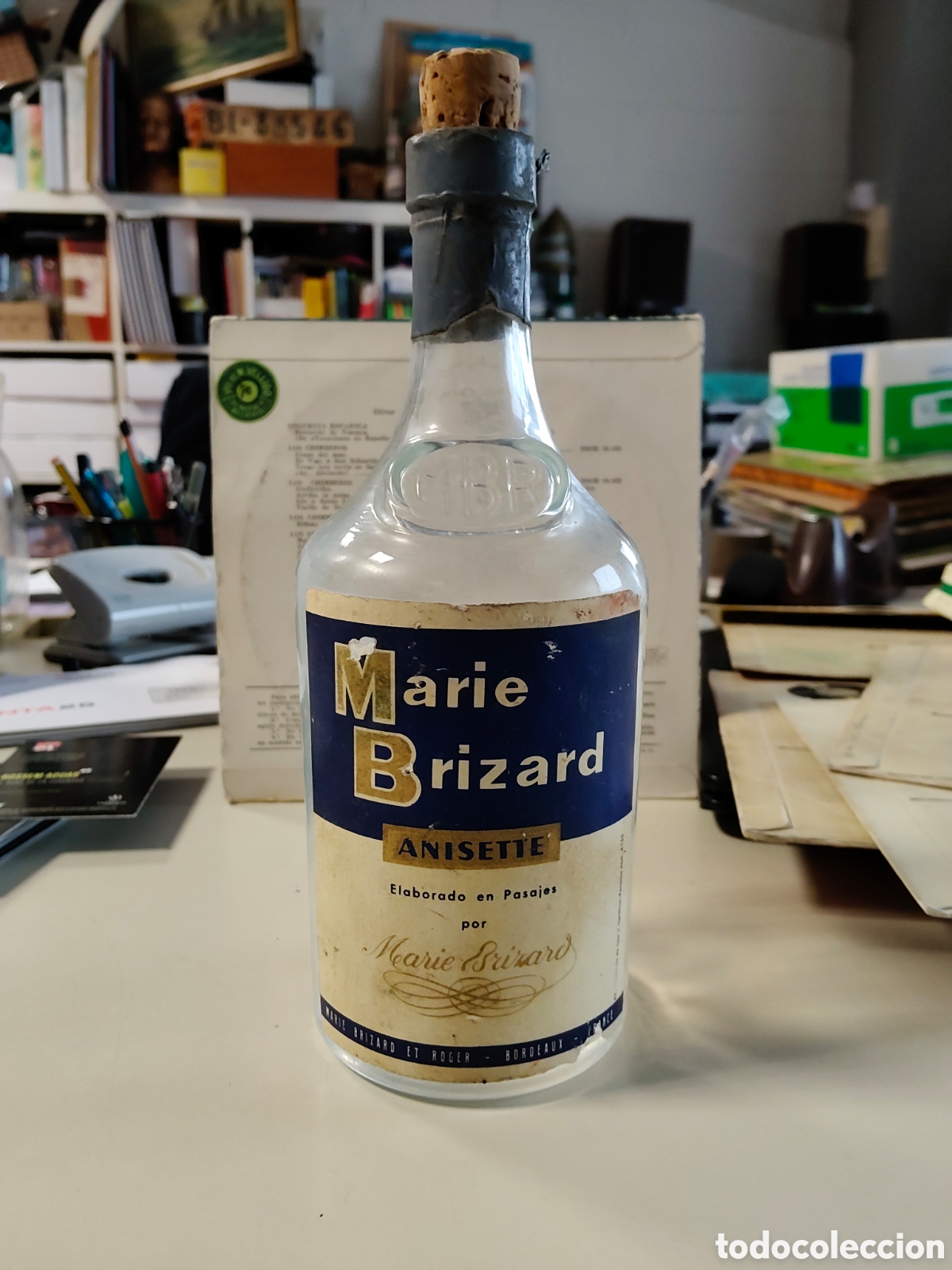 Botellas antiguas: Antigua Botella de cristal Marie Brizard et Roger licor elaborado en Pasajes Guipuzcoa Vac&iacute;a