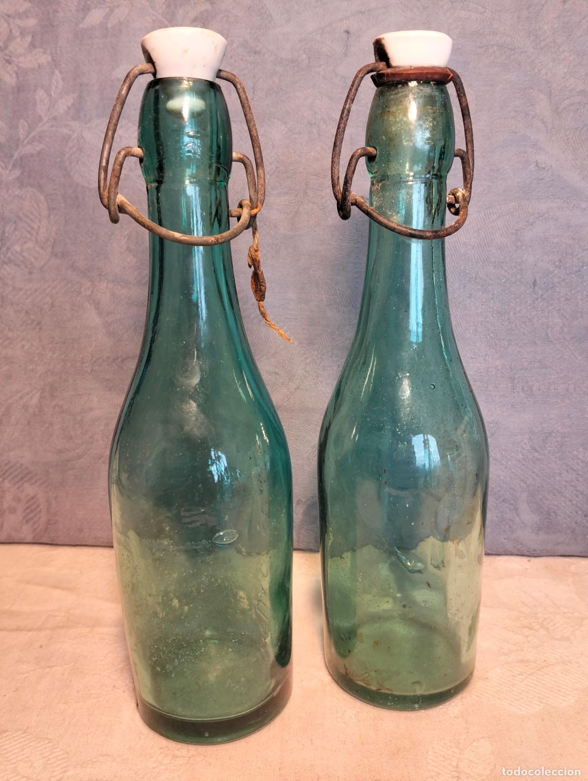 Botellas antiguas: 2 botellas envase tipo gaseosa agua Oxigenada Foret una con precinto cristal verde a&ntilde;os 40-50