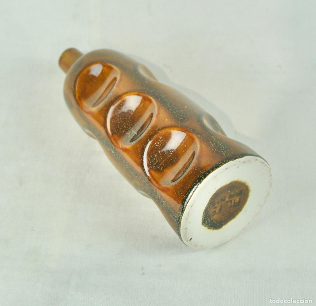 Botellas antiguas: Botella licor en loza marr&oacute;n - Foto 4
