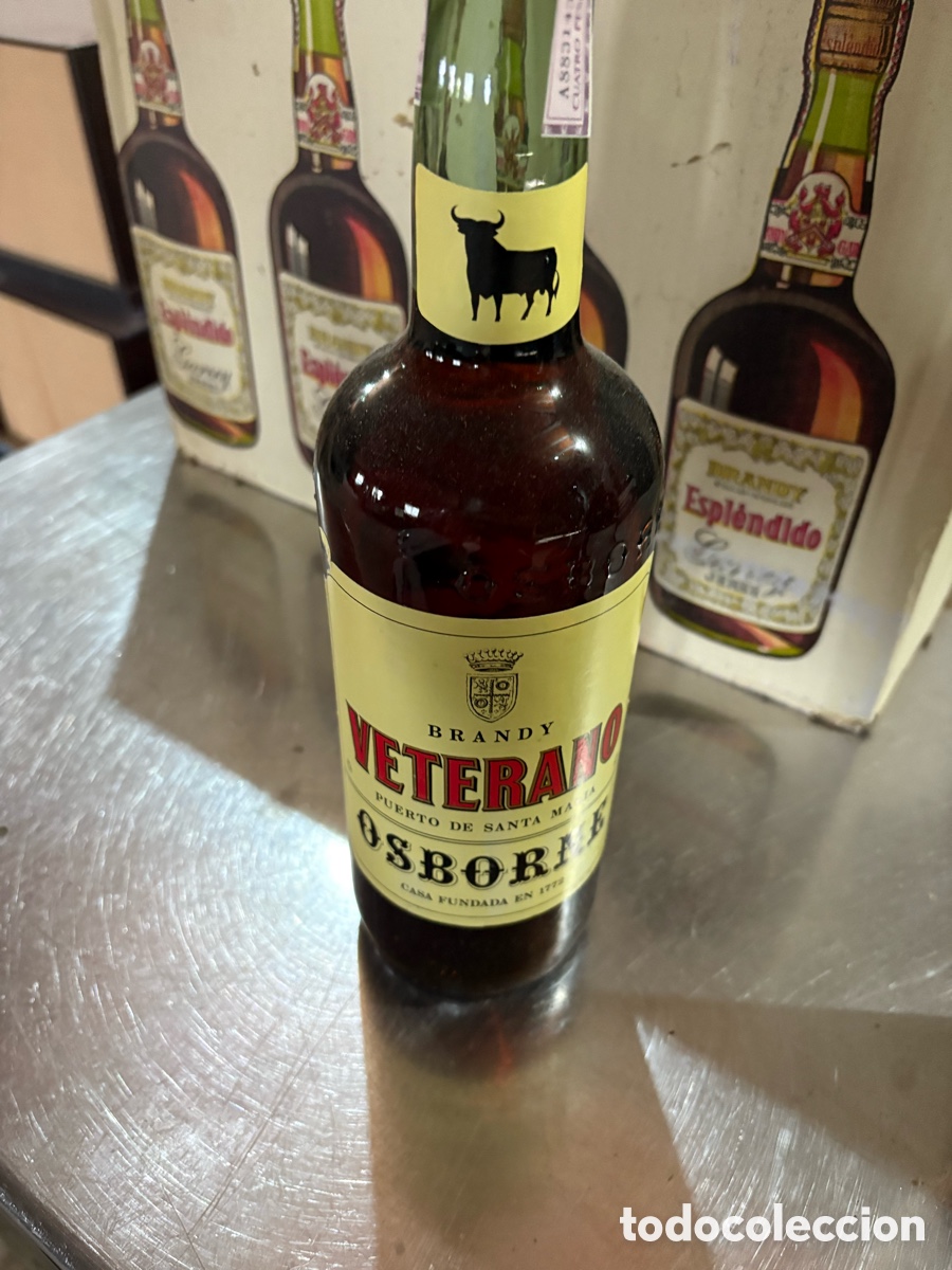 Botellas antiguas: Botella de brandy veterano de Osborne. - Foto 1