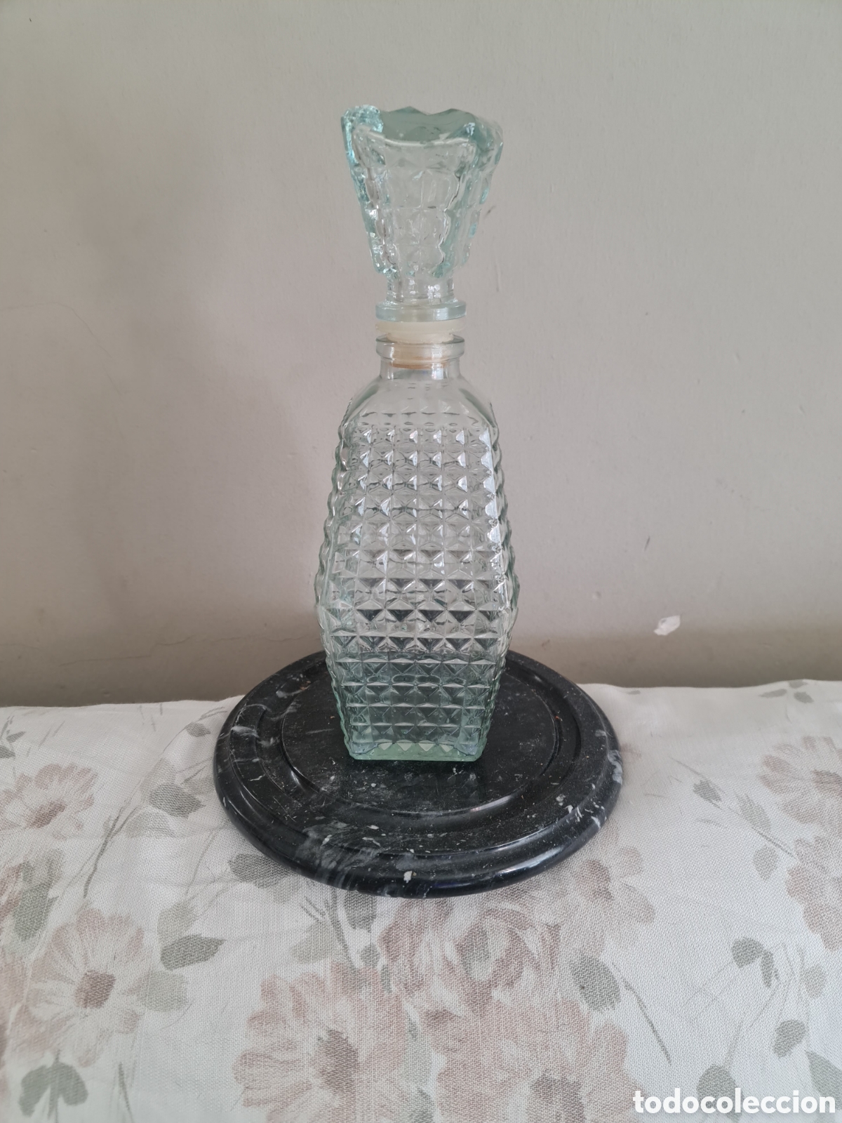 Botellas antiguas: Cristal Tallado 'Amalfi' - Estilo Retro Elegante