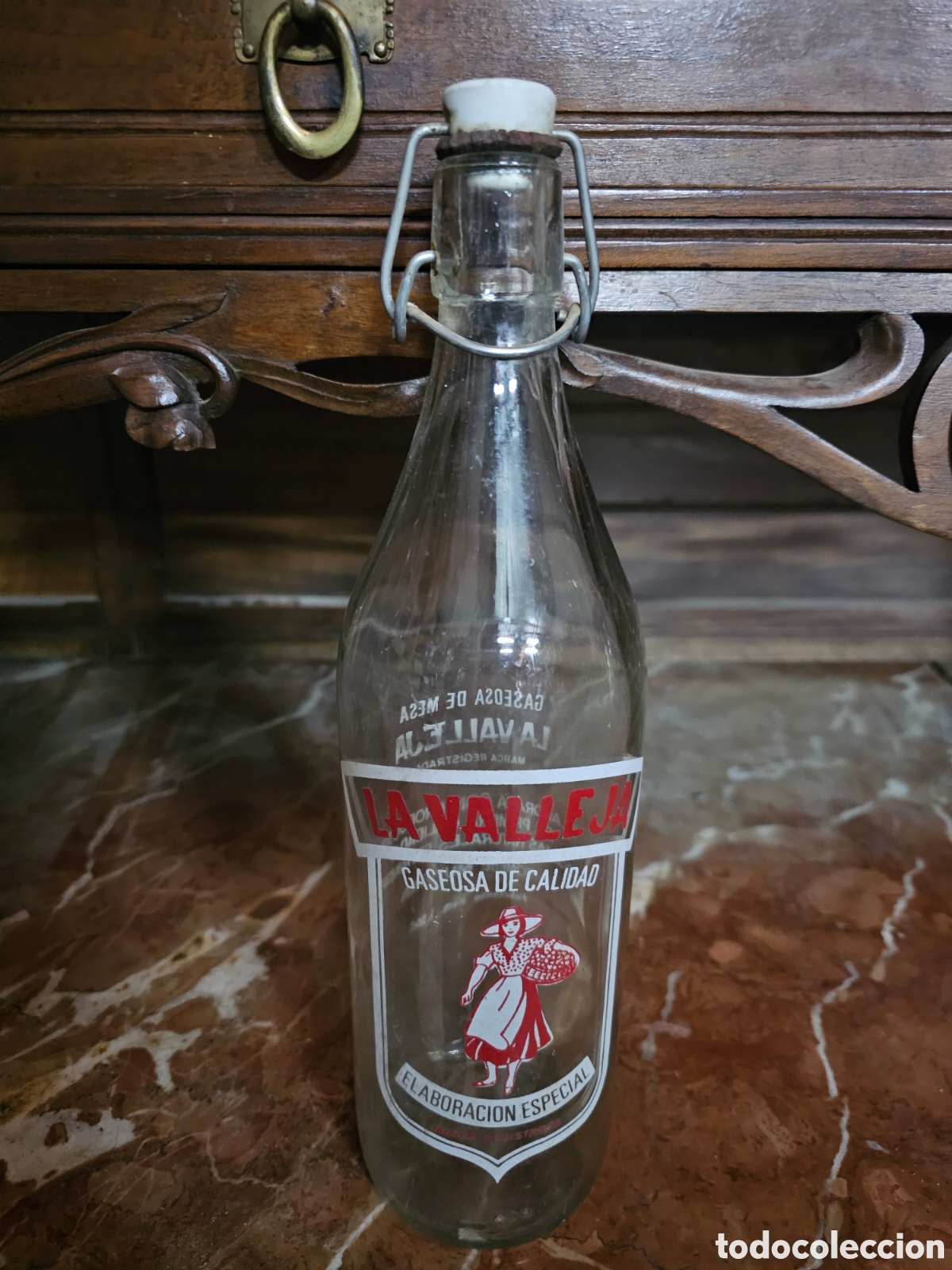 Botellas antiguas: Gaseosa La Valleja. Botella de 1 L elaboraci&oacute;n especial