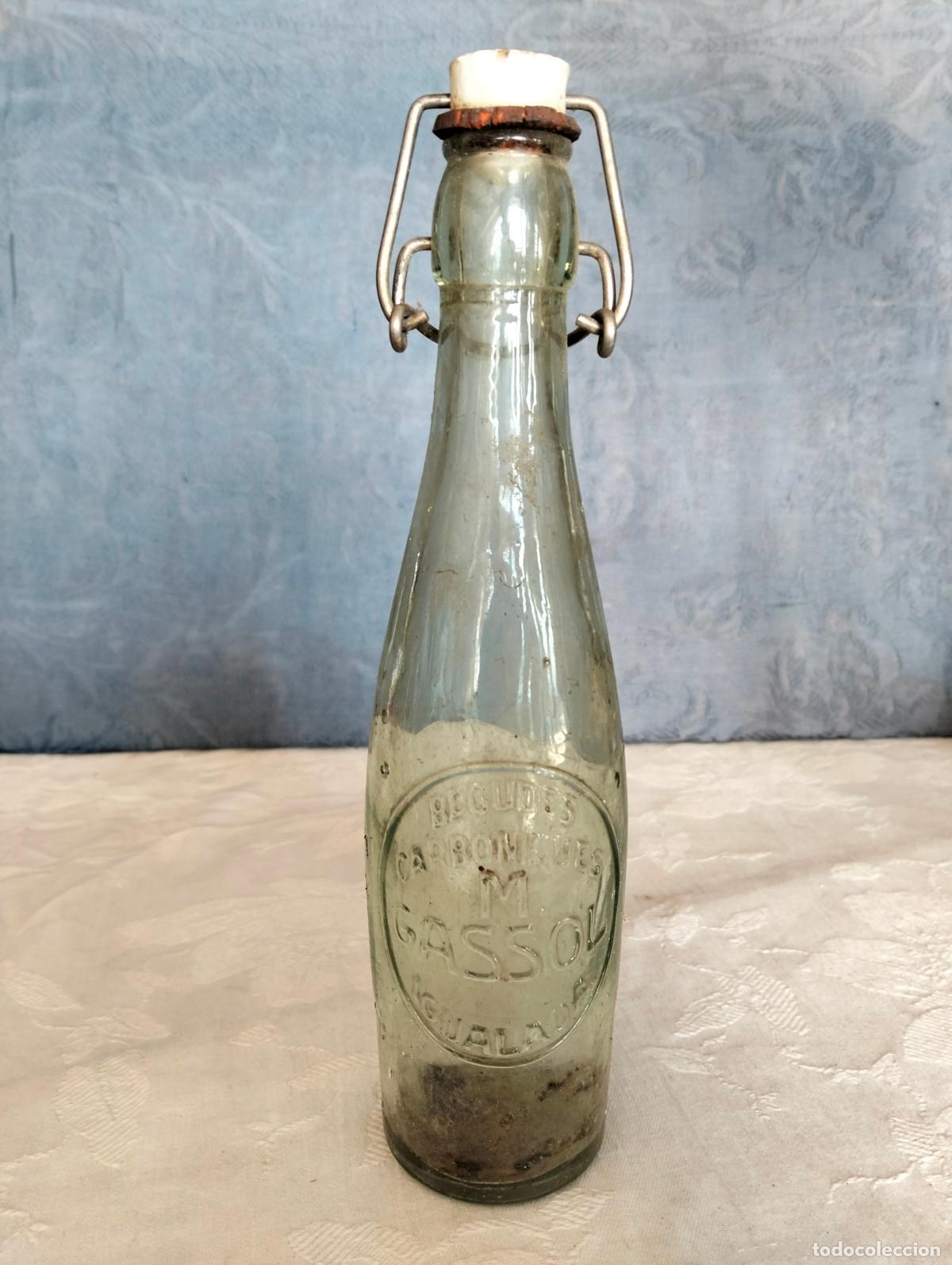 Botellas antiguas: Botella de gaseosa antigua de cristal begudes carboniques M Gassol Igualada