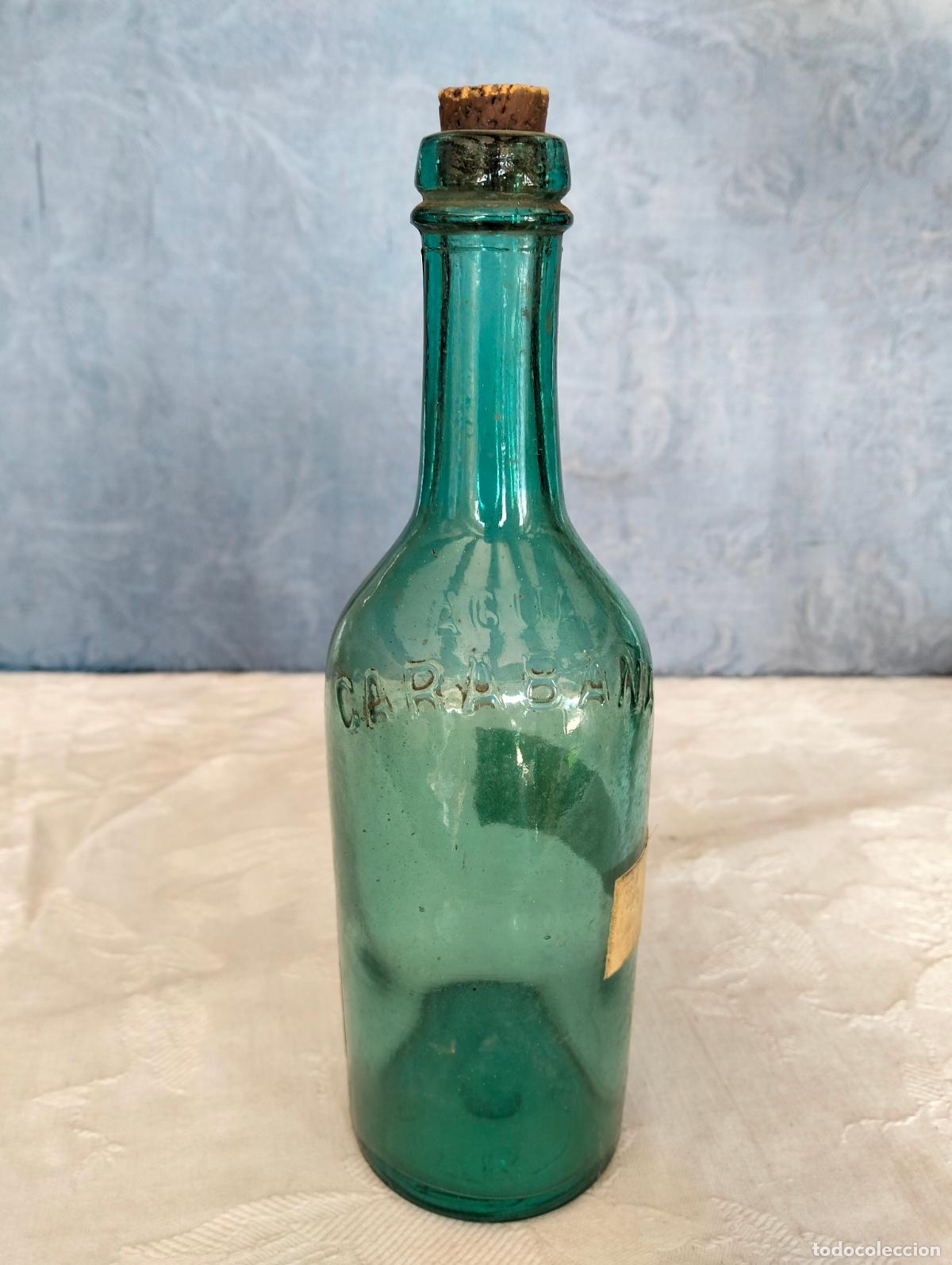 Botellas antiguas: Botella antigua de cristal verde agua de caraba&ntilde;a Caraba&ntilde;as a&ntilde;os 40-50 medicinal