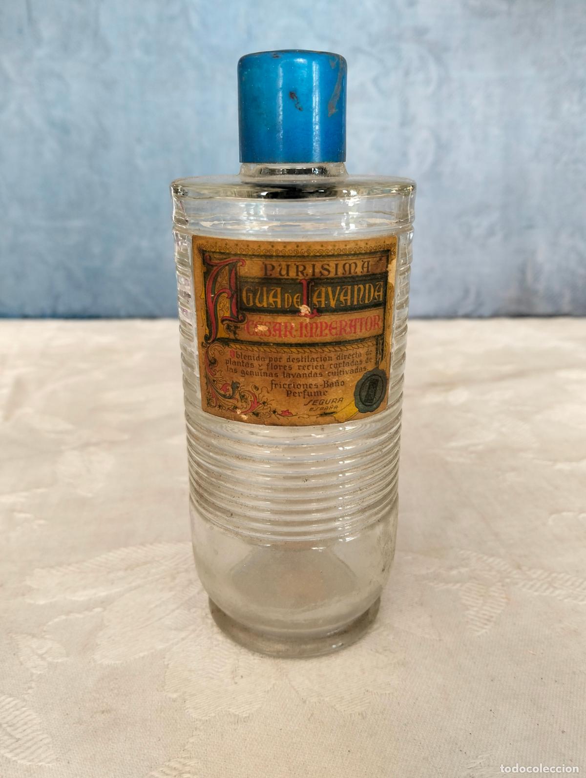 Botellas antiguas: Bote frasco botella antigua de cristal tap&oacute;n azul purisima agua de lavanda cesar imperator a&ntilde;os 50