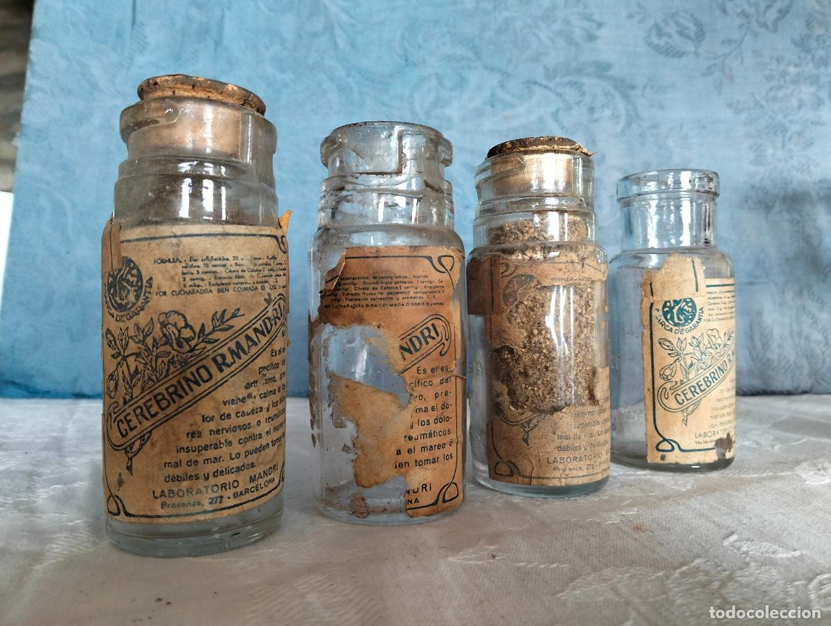 Botellas antiguas: Lote 4 botes frascos de cristal antiguos Cerebrino R Mandri medicamento de los a&ntilde;os 40-50