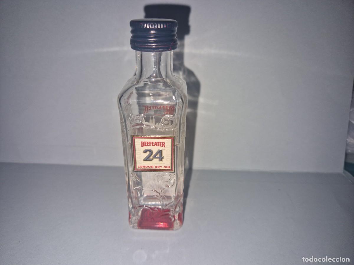 Botellas antiguas: BOTELLITA BEEFEATER VIDRIO 11.2CM , BOTELLA CRISTAL, MINI BOTELLA / SIN ABRRIR