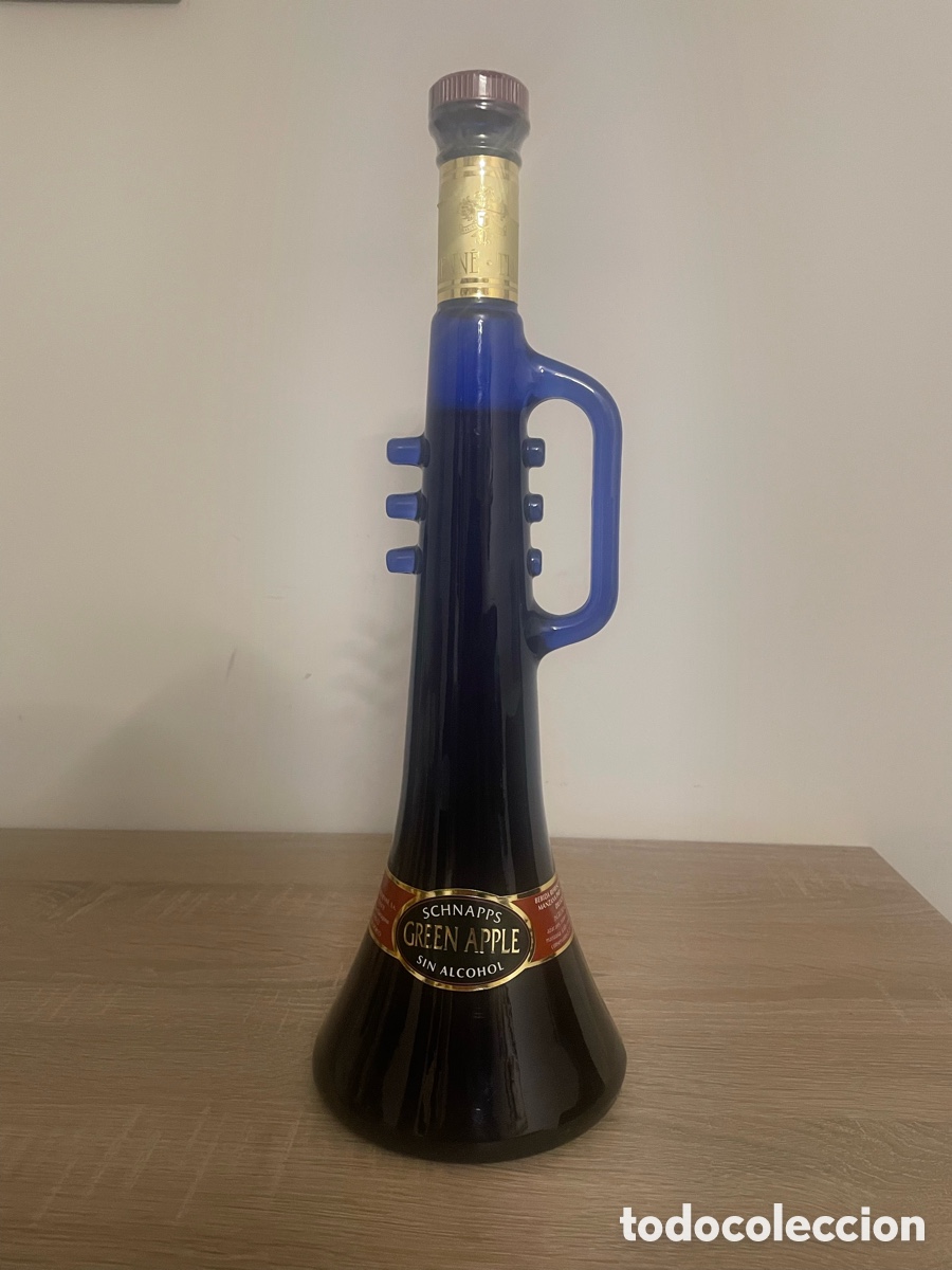 Botellas antiguas: Botella Souvenir Schnapps Green Apple Teichenn&eacute; Forma Trompeta Azul Cobalto 70cl A&ntilde;os 90-2000