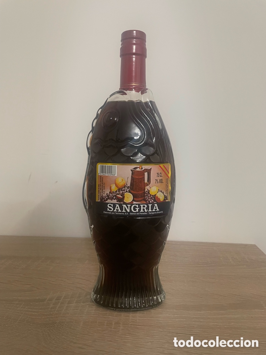Botellas antiguas: Botella Souvenir Sangr&iacute;a Teichenn&eacute; Forma Pez 75cl Vidrio Sellada Pened&egrave;s A&ntilde;os 90