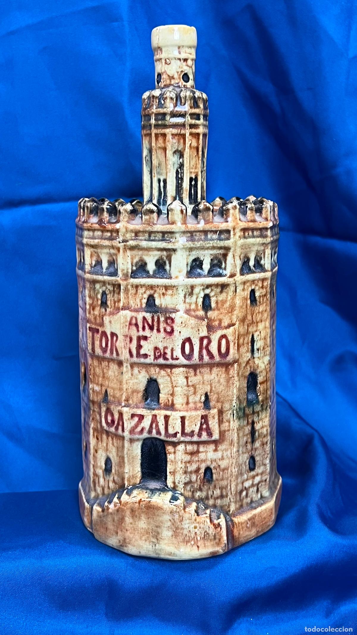 Botellas antiguas: Antigua Botella Figurativa de Cer&aacute;mica. An&iacute;s Torre del Oro. R. Venegas Porras (Cazalla). C. 1950