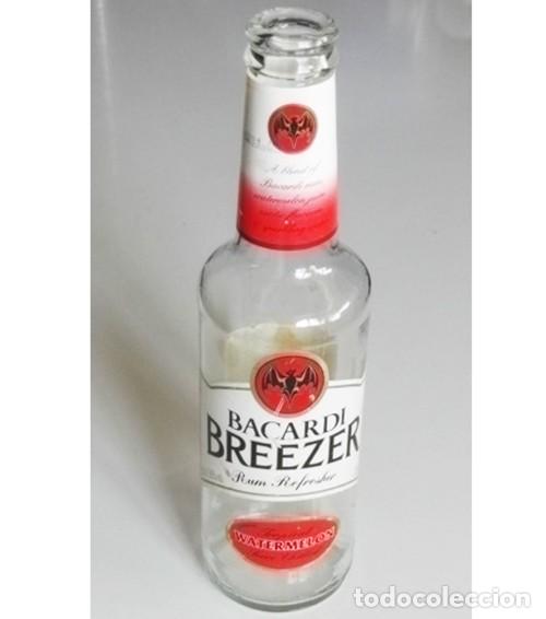 Botellas antiguas: BOTELL&Iacute;N DE BACARDI BREEZER - VAC&Iacute;O - BOTELLA DE CRISTAL - TEN&Iacute;A BEBIDA DE RON - NO TIENE CHAPA