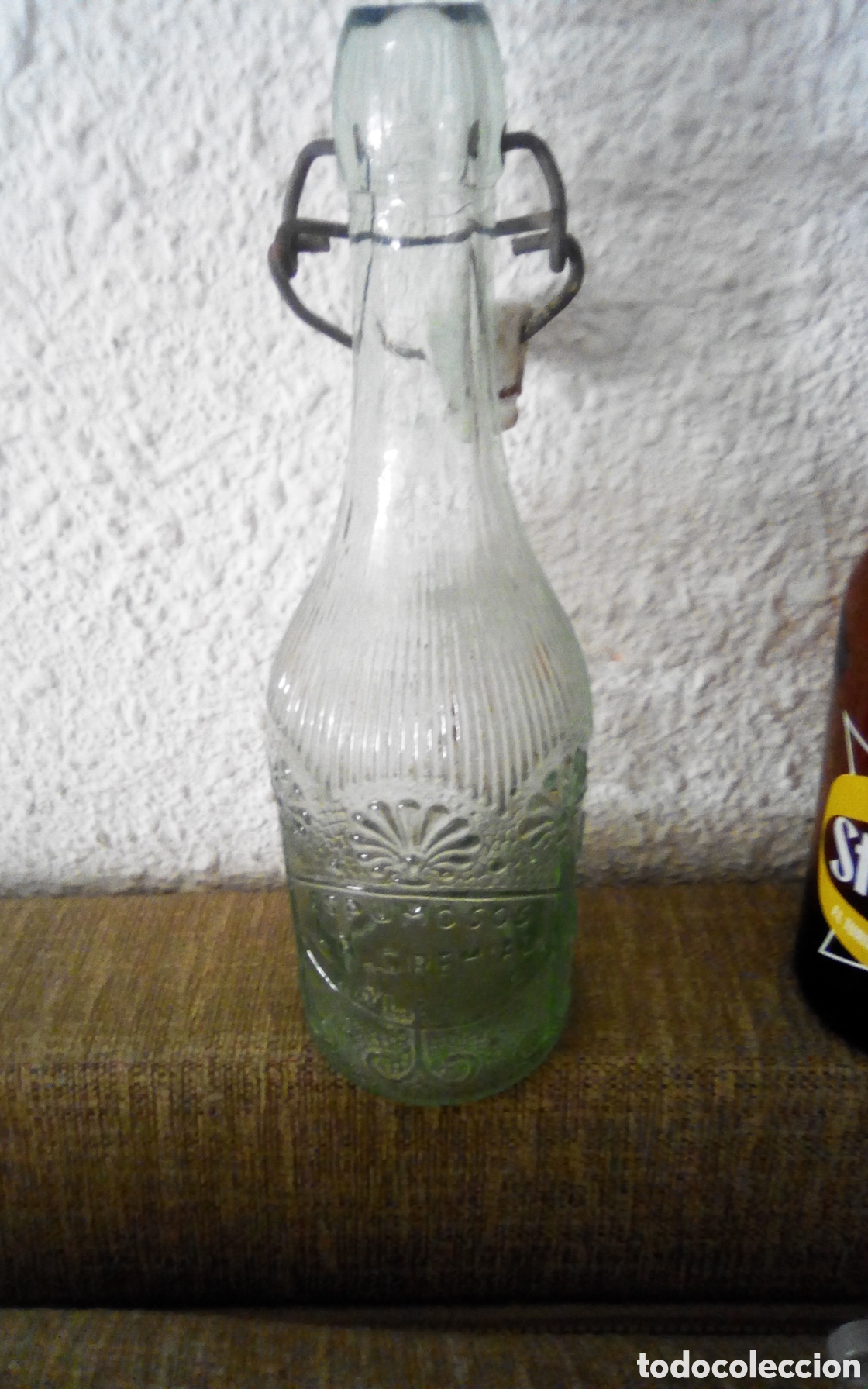 Botellas antiguas: Botella Espumosos La Gremial, Valencia. Fabricante: E. Barranca. Botella con relieve, de medio litro