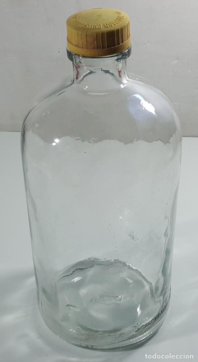 Botellas antiguas: BOTELLA DE CRISTAL PARA COLONIA O PERFUME A GRANEL VIUDA DE SANTIAGO CRUSELLAS. 21 CM DE ALTO