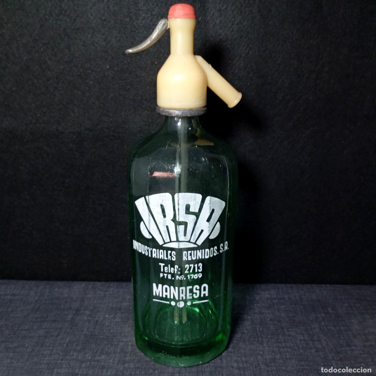 Botellas antiguas: ⚜️ &Ntilde;01. Botella de sif&oacute;n IRSA, Industriales Reunidos. Manresa. Buen estado. 1330 g