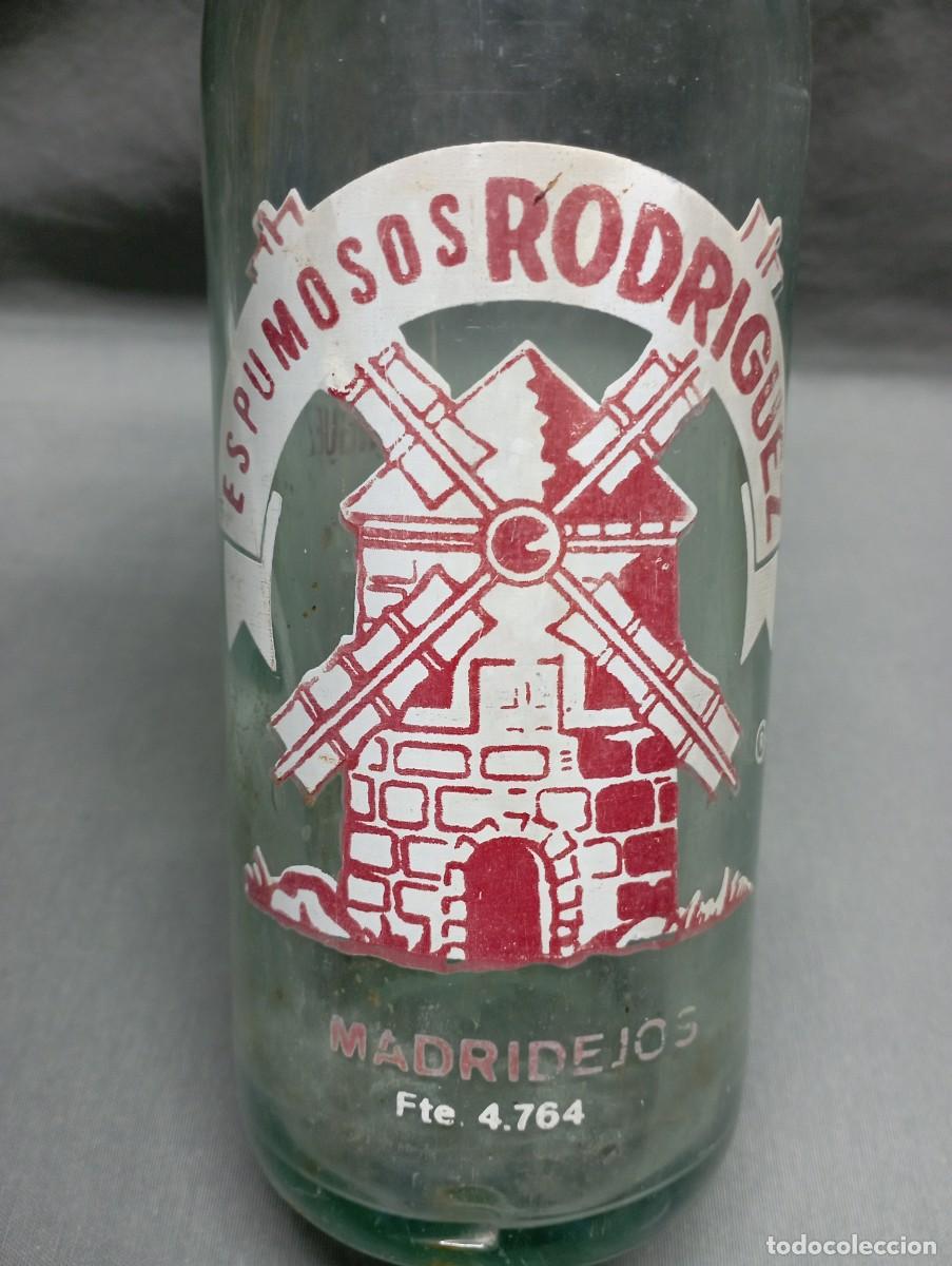 Botellas antiguas: Espumosos RODR&Iacute;GUEZ, Madridejos. Botella de gaseosa.