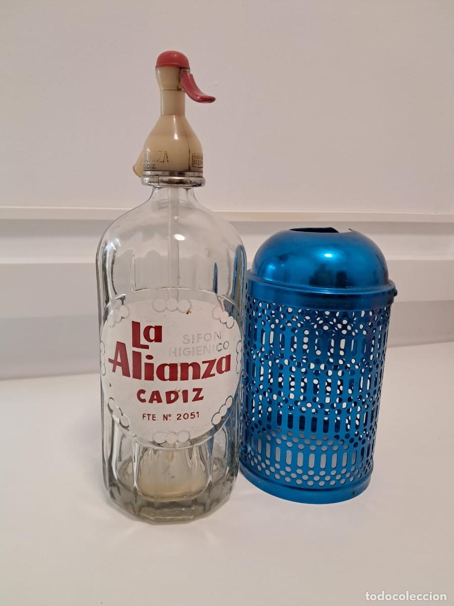 Botellas antiguas: Antiguo Sif&oacute;n &rdquo;La Alianza&rdquo; de C&aacute;diz con Rejilla Met&aacute;lica Azul - A&ntilde;os 60/70 - Vintage Local