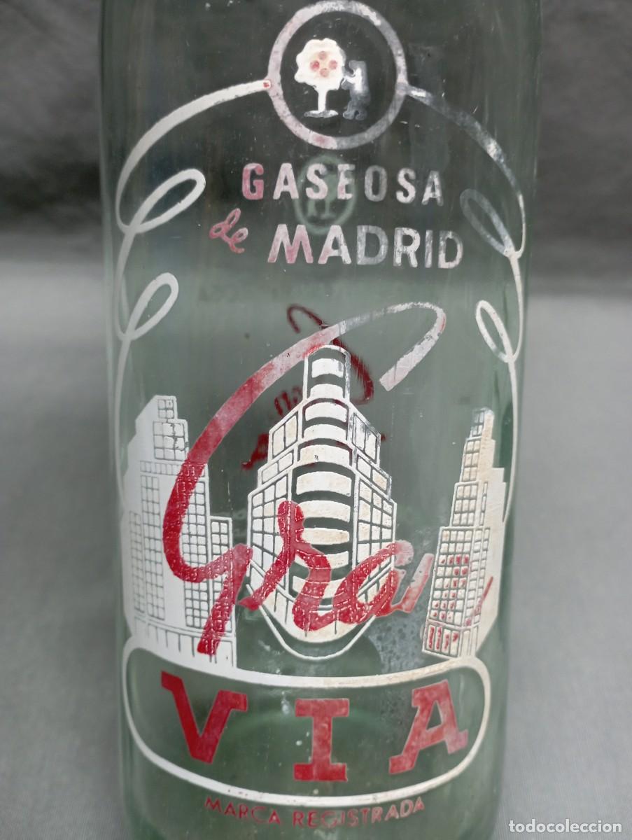 Antique bottles: GRAN V&Iacute;A. Madrid. Botella de gaseosa.