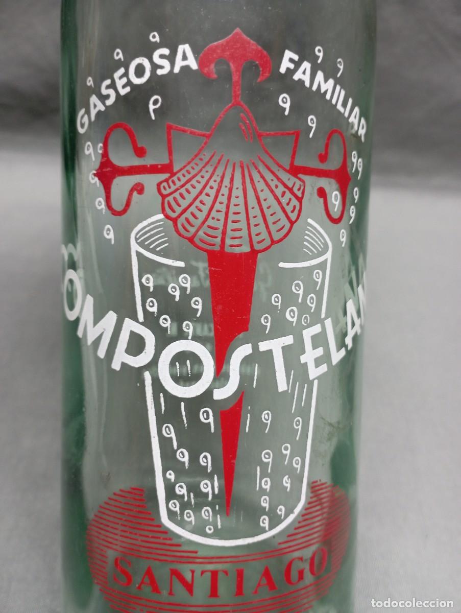 Botellas antiguas: COMPOSTELANA. Santiago. Botella de gaseosa.