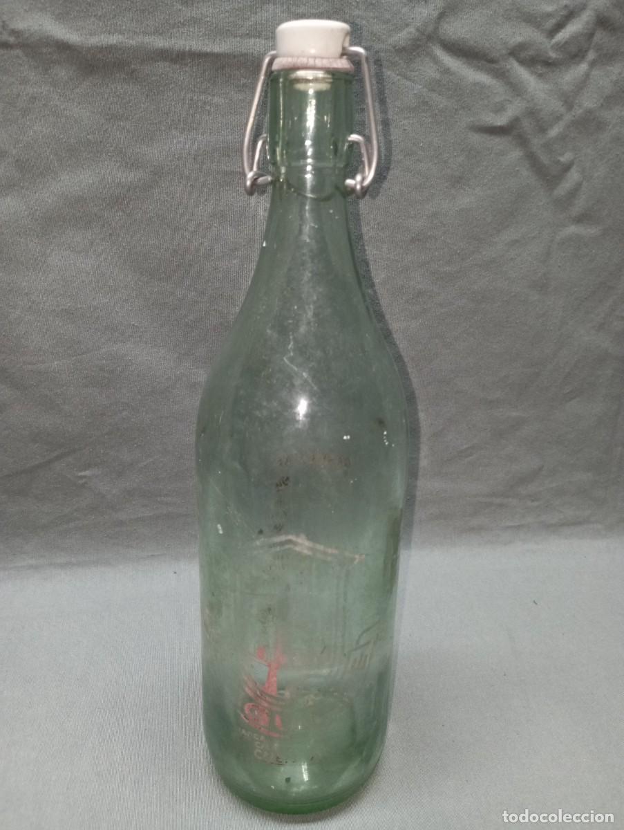 Botellas antiguas: AGUIRRE, Cuenca. Botella de gaseosa. - Foto 2