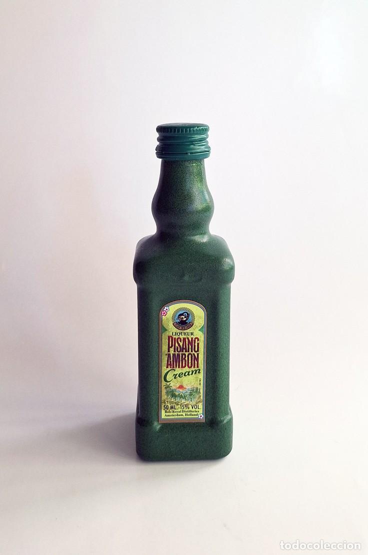 Botellas antiguas: Botellita miniatura de colecci&oacute;n Licor Pisang Ambon - Edici&oacute;n Especial Cer&aacute;mica - Vintage