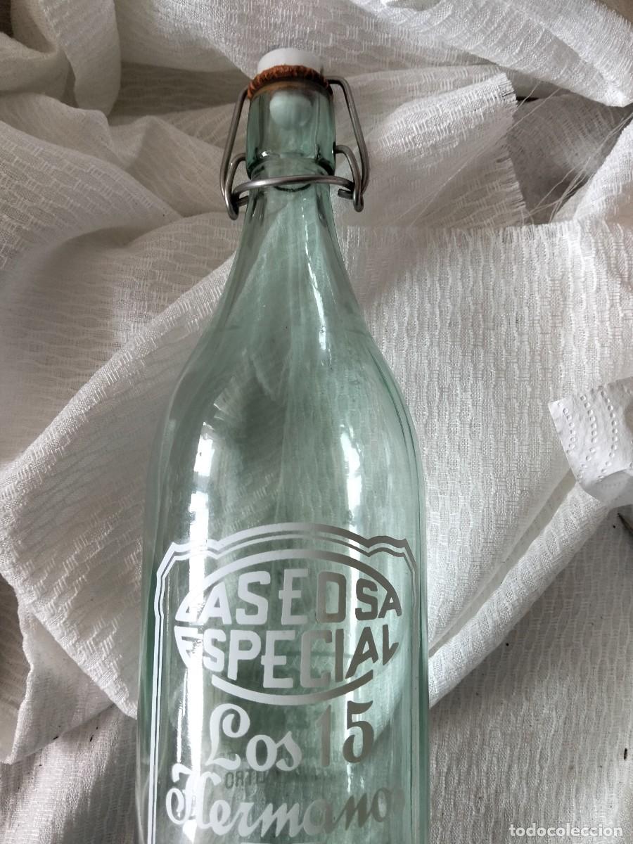 Botellas antiguas: BOTELLA DE GASEOSA LOS 15 HERMANOS - Foto 2