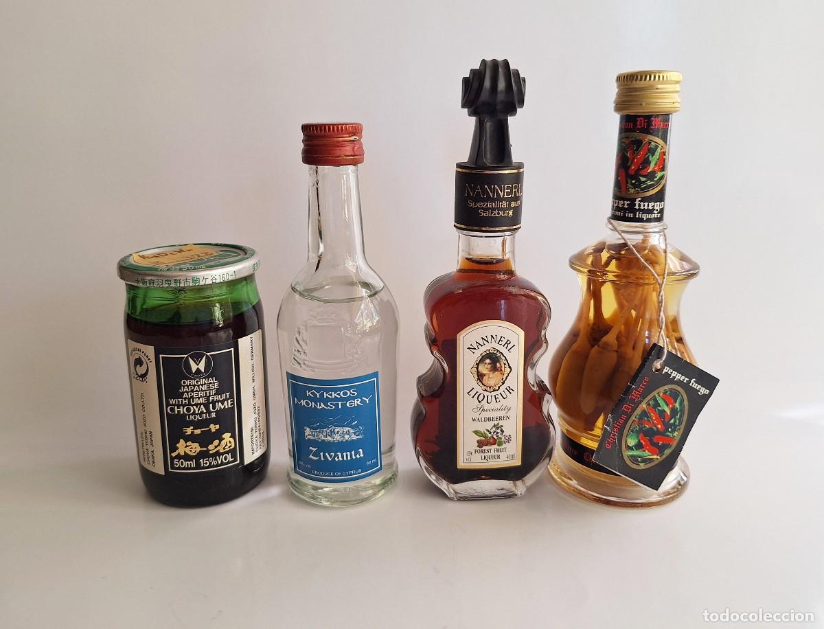 Botellas antiguas: Lote de 4 botellitas miniaturas Licores del Mundo: Choya Ume (Jap&oacute;n), Zivania (Chipre)...