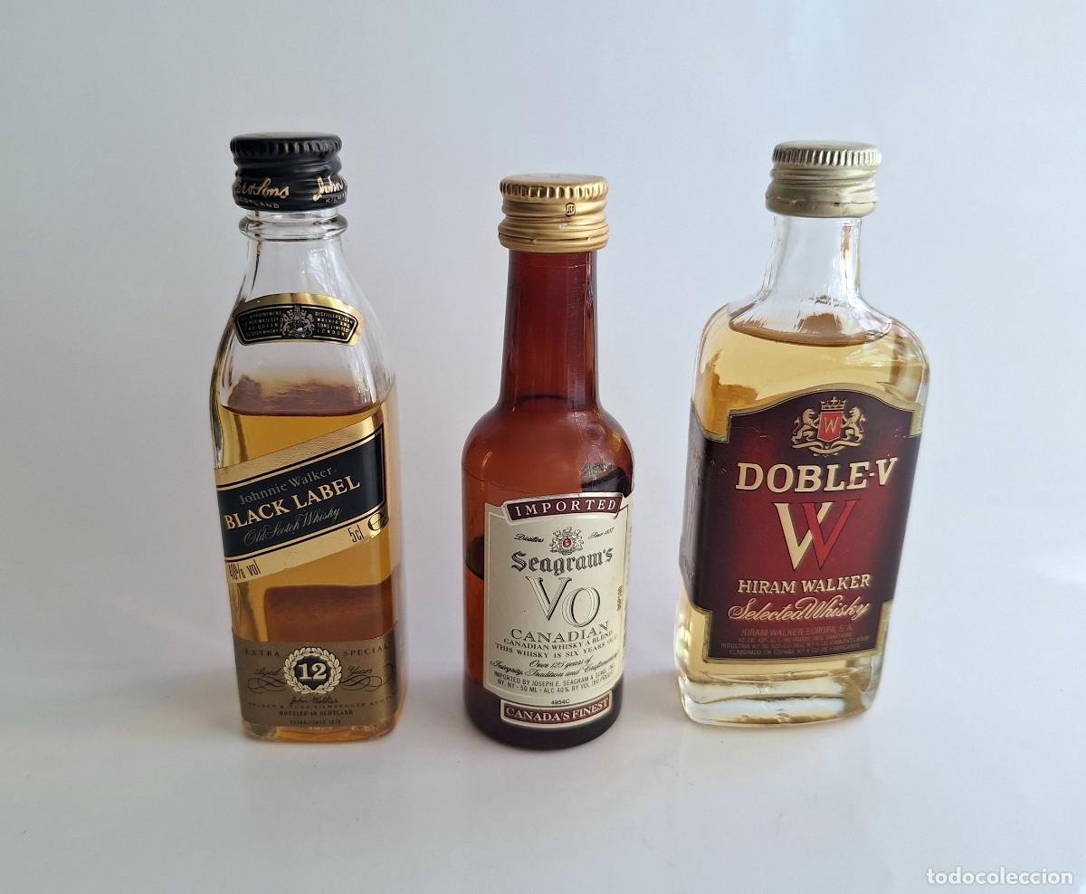 Botellas antiguas: Lote de 3 botellitas miniaturas de Whisky Johnnie Walquer Black Label, Seagrams VO, Doble V