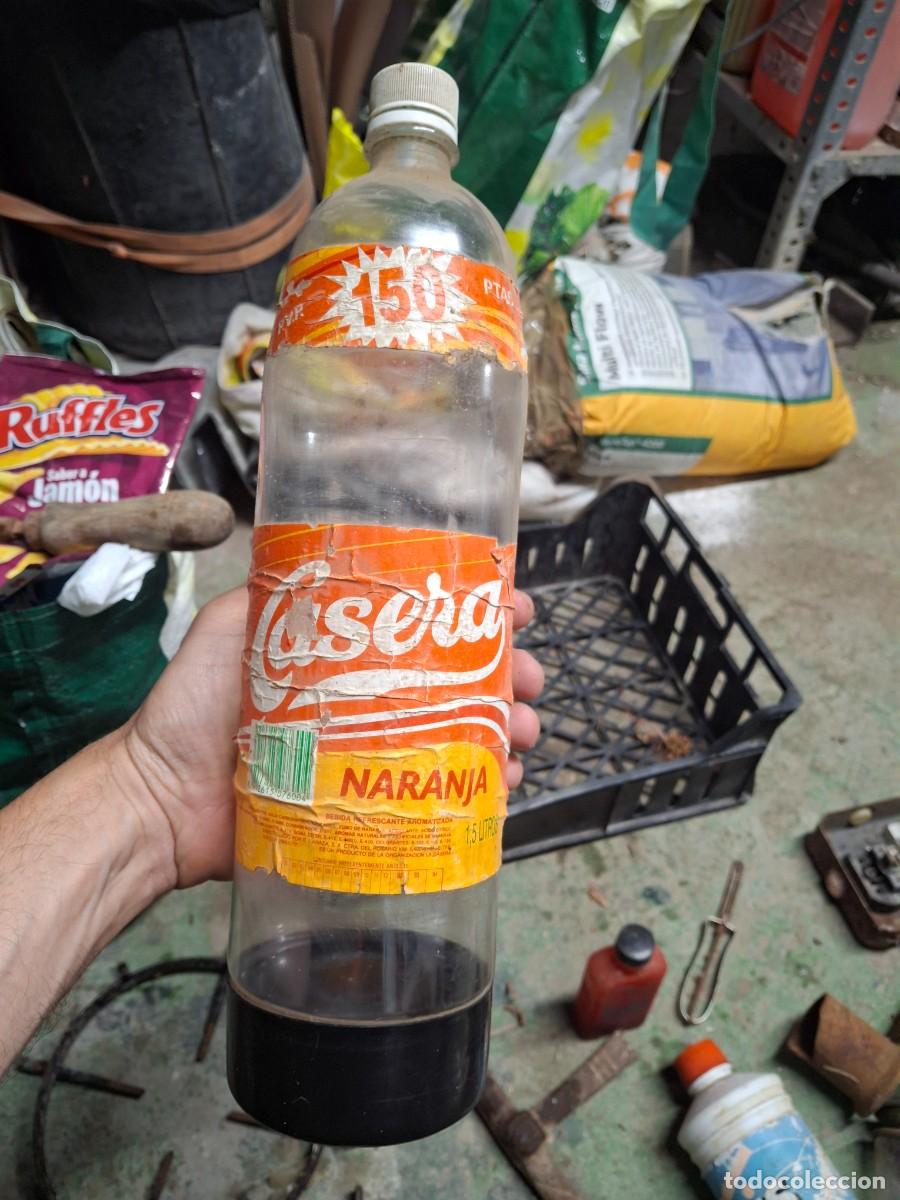 Botellas antiguas: Antigua botella pl&aacute;stico La Casera refreco gaseosa La Casera